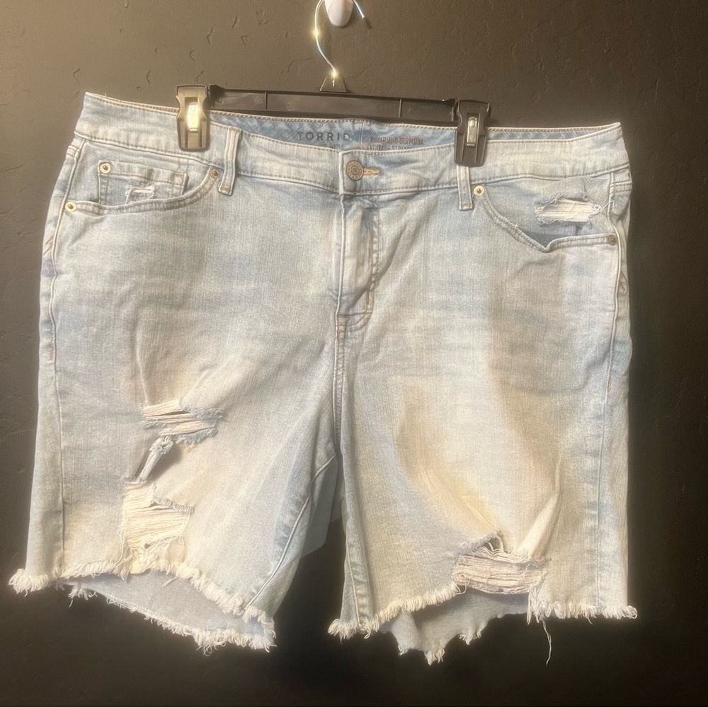 Torrid Light Blue Distressed Denim Shorts size: 20